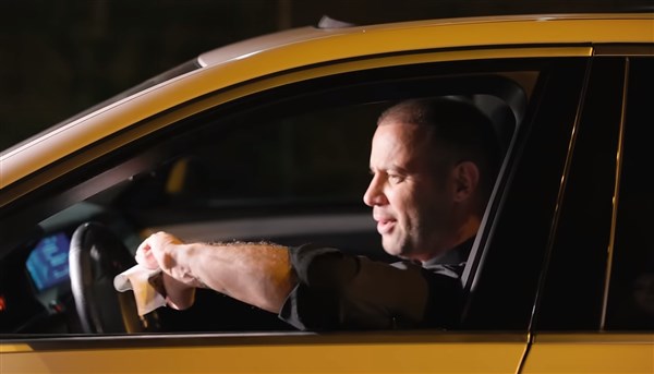 VLADAN GRUJOVIĆ, PEVAČ ČIJI GLAS OSVAJA NA PRVO SLUŠANJE